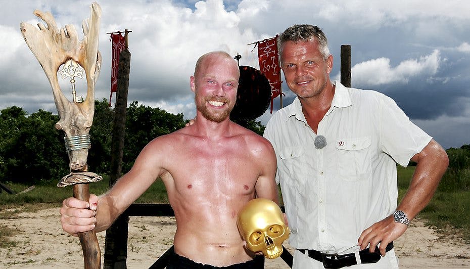 Jakob Kjeldbjerg kunne lykønske Hugo "Rambo" Kleister som vinder af Robinson Ekspeditionen 2011