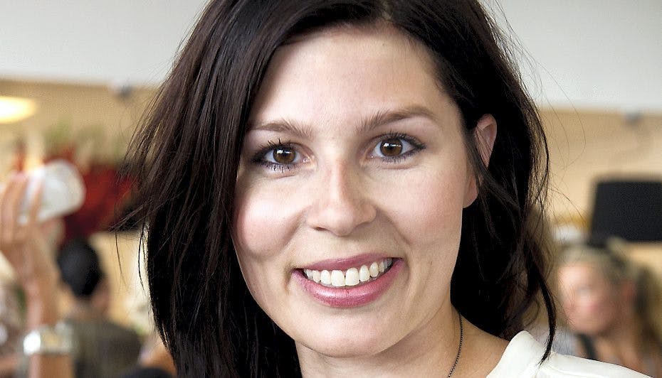 Sådan kender vi hende. Mørk og stilfuld