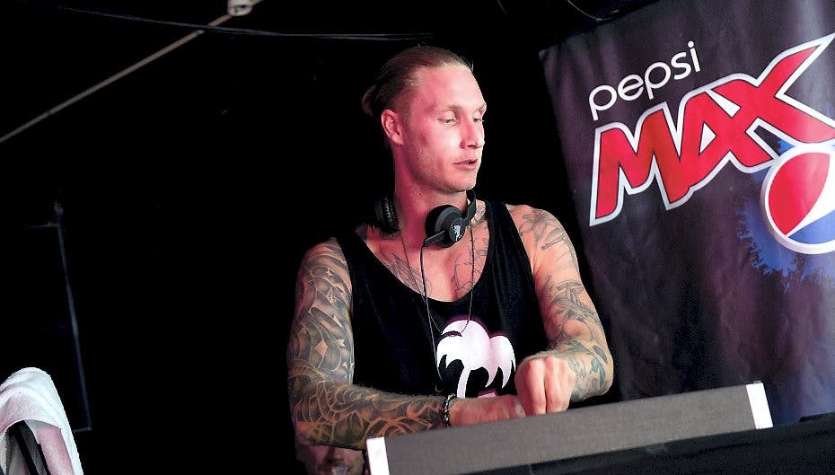 Morten Breum ved DJ-pulten