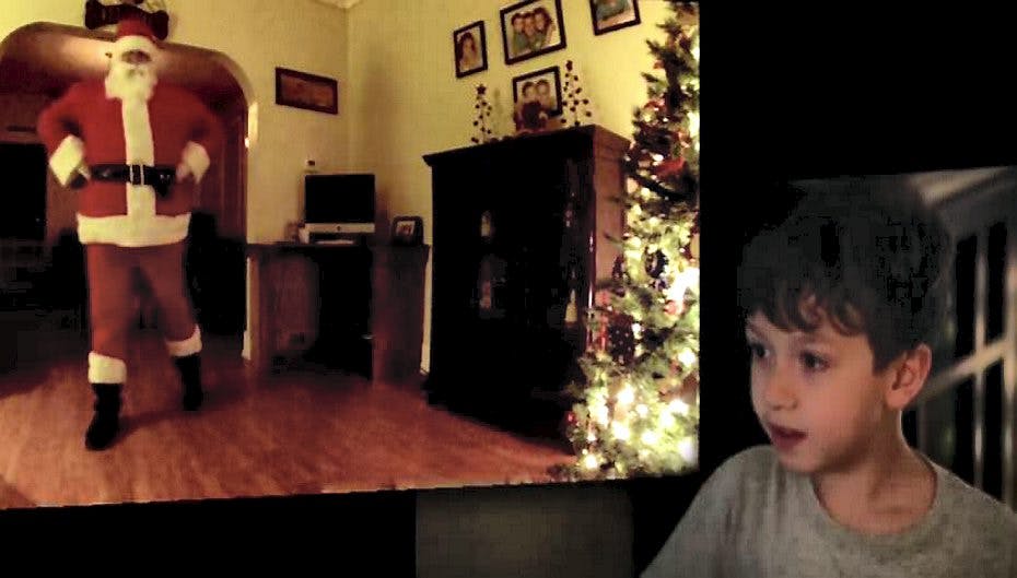 Evan fangede julemanden med skjult kamera. Se hvad der så skete i videoen nederst