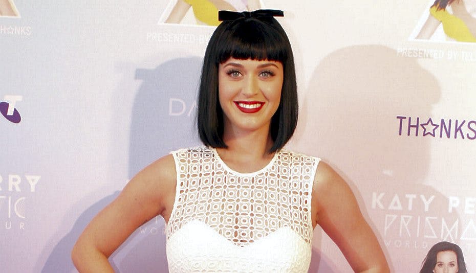 Den spinkle sangerinde Katy Perry er tilsyneladende glad for kylling