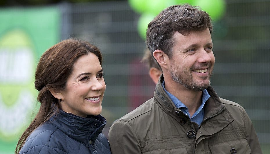 Mary og Frederik kommer sammen til finalen i Melodi Grand Prix i København, men næppe så casual i tøjet som her.