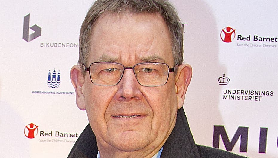 Fra cykelhjelm til Maracas... "Man kan ikke sige nej til D-A-D," siger Poul Nyrup Rasmussen