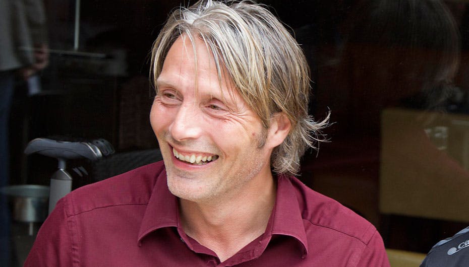 Er Mads Mikkelsen på rollelisten, falder danskerne nærmest over hinanden på vej ind i biograferne