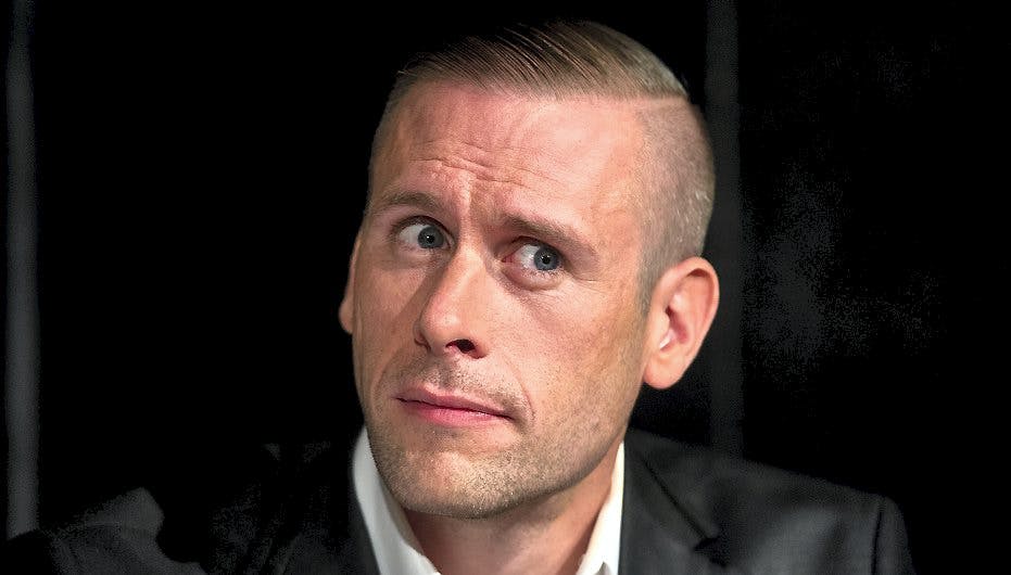 Se L.O.C. stikke i en mand herunder