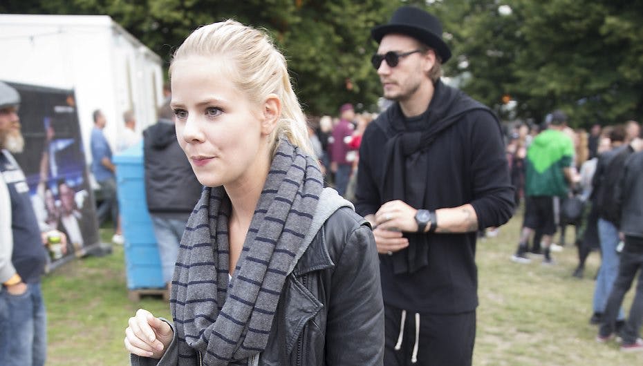 Julie Zangenberg og Nicklas Bendtner var som mange andre kendisser at finde til Rolling Stones-koncerten i går