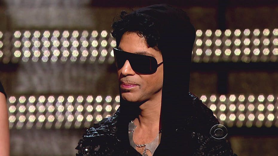 Læs anmeldernes dom over Prince herunder