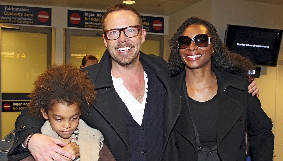 Det var en tragisk ulykke, der tog livet af 46-årige Maxee. Hun var gift med Carsten Soulshock. Parret havde sammen en 10-årig søn