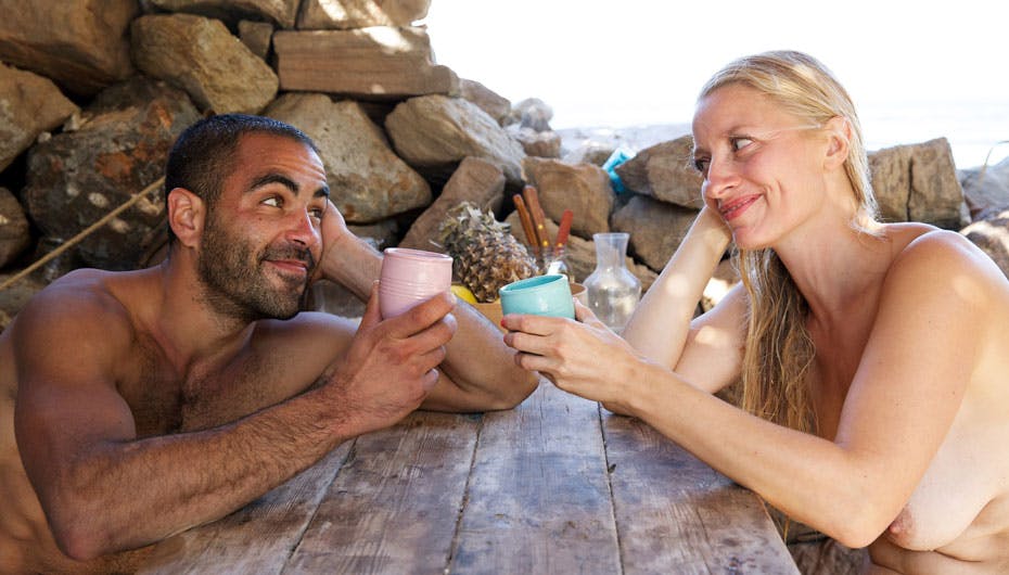 Oso valgte Trine og hun valgte ham. Se, hvad der skete da de kom hjem til Danmark