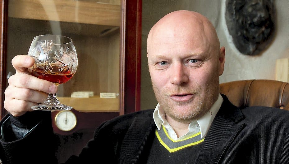 Mads Steffensen var i højt humør på natklubben Sunday.