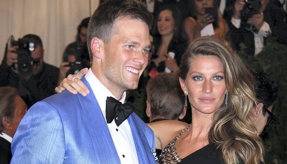 Gisele Bündchen, her sammen med ægtemanden Tom Brady, har problemer med skattevæsenet på grund af Forbes' lister over verdens rigeste personer.