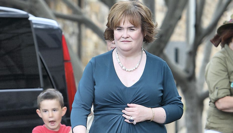 Susan Boyle vil øse sin kærlighed på en lille ny, hvis adoptionen lykkes.