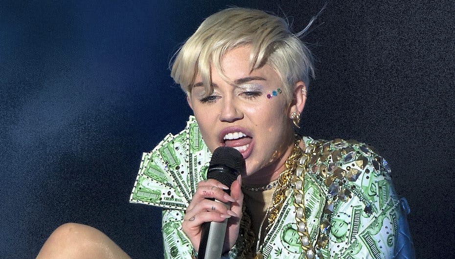 Miley Cyrus er klar til at hylde en dræbt hund med en tatovering
