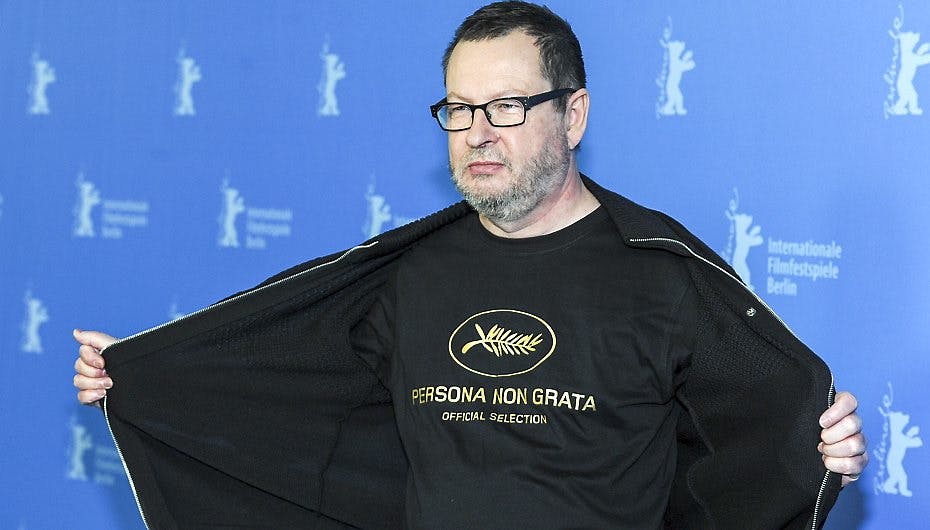 Igen gør Lars von Trier sig bemærket ved en filmfestival - denn gang ved at bære en t-shirt med teksten 'Uønsket person'