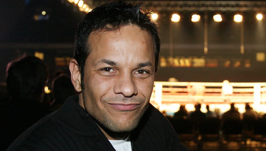 40-årige Jason Watt kom for 11 år siden ud for en alvorlig motorcykelulykke og blev lam fra livet og ned