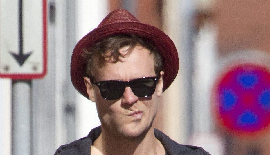 Nik kan meget mere end spytte rim i mikrofonen - han er en rigtig hygge daddy