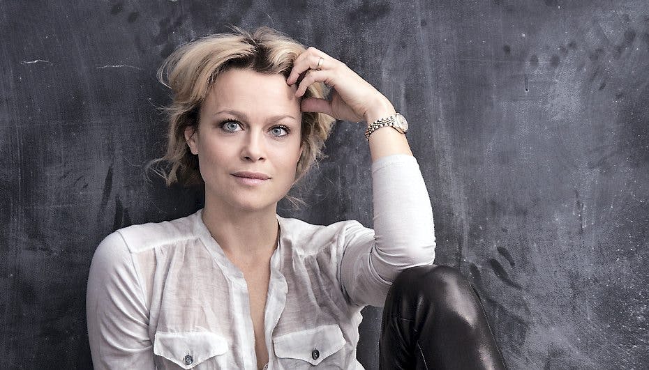 Sønnen Louis må Helle Fagralid undvære, når han er hos sin far. Men ellers er Helle Fagralid lykkelig med sin nye kærlighed, Ole Bornedal