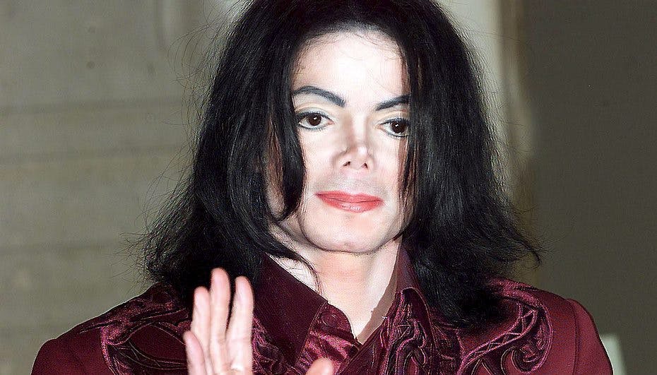 Michael Jackson er fortrængt fra sin ellers suveræne førsteplads.
