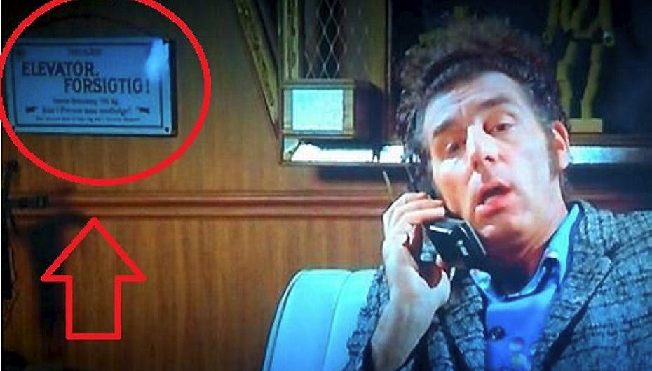 Øhh.. hvad laver et dansk skilt i Kramers stue i Seinfeld?