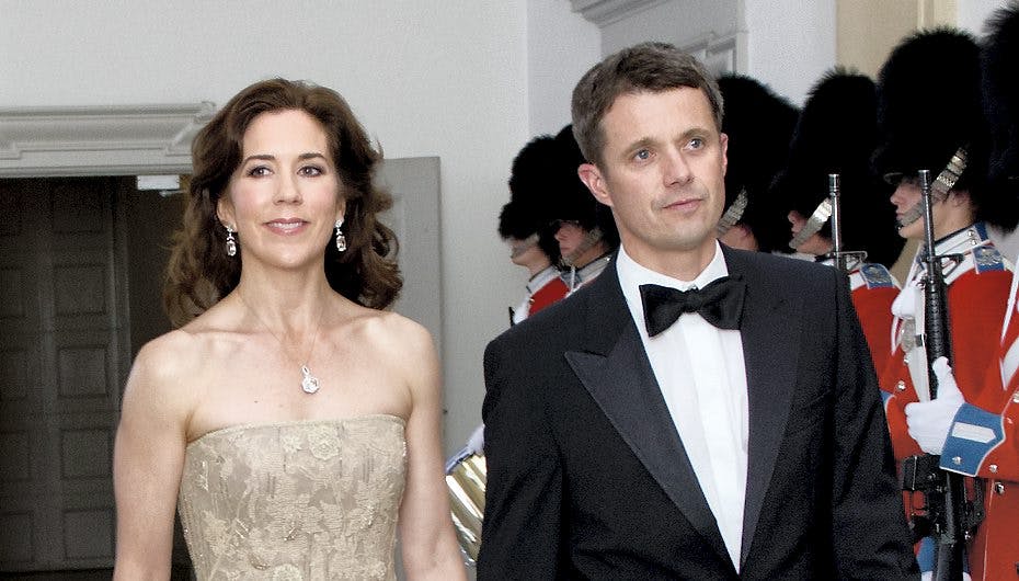 Kronprinsparret er efter to år på Amalienborg på vej væk igen