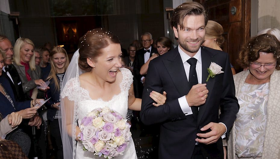 Thomas Skov og Emilie Gershøj Bruhn sagde ja til hinanden ved et smukt bryllup i Vor Frue Kirke i København lørdag