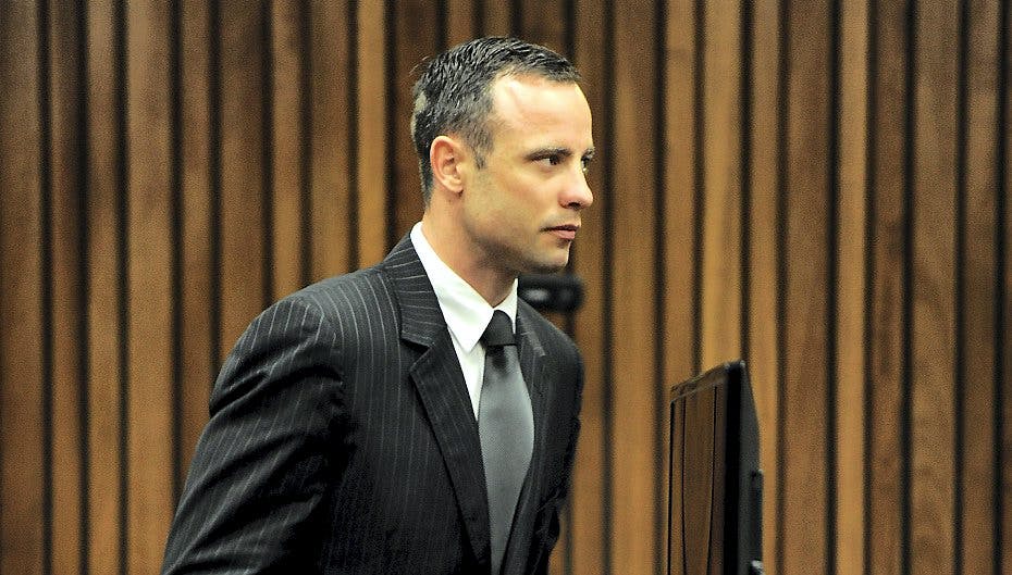 Oscar Pistorius er tilbage i retten efter to ugers pause