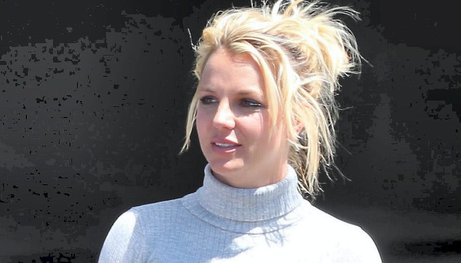 Britney er ikke bleg for at vise kroppen frem i kirken