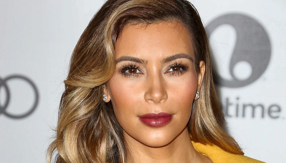 Kim Kardashian er (igen) nøgen. Men denne gang er det ekstra frækt. Se selv længere nede i artiklen. (Foto: AOP)