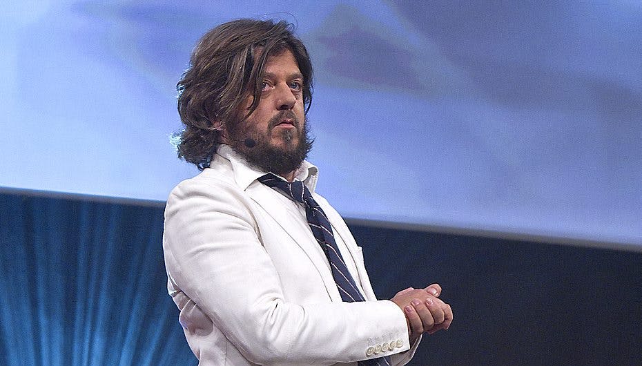 Anders Lund Madsen besøgte sindslidende i programrækken 'Sindssygehospitalet', der nu er fjernet fra dr.dk