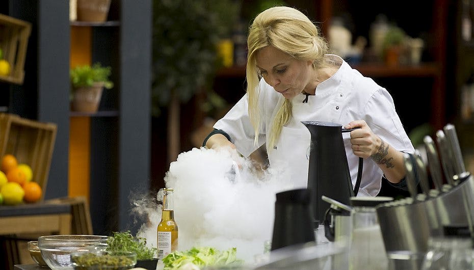 Julie Rugaard speedsnakker i aftenens MasterChef finale