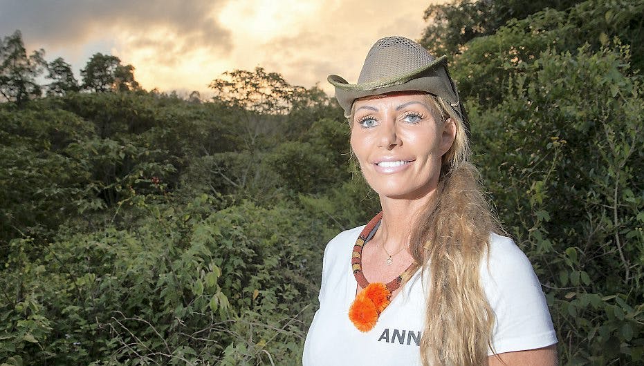 Det er ikke Erik, der passer Annis datter, mens Anni er i junglen.