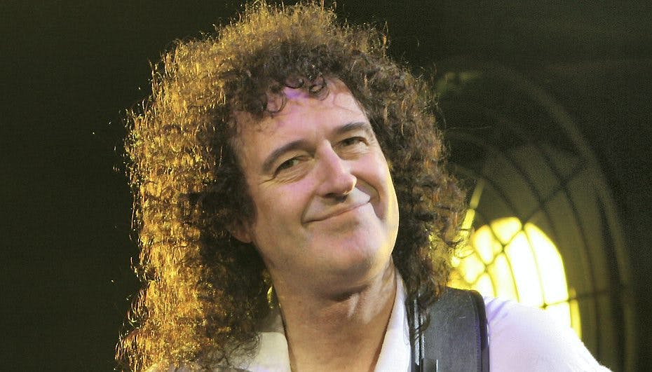 Brian May på guitar og de andre medlemmer af Queen er klar til at rocke Danmark til sommer