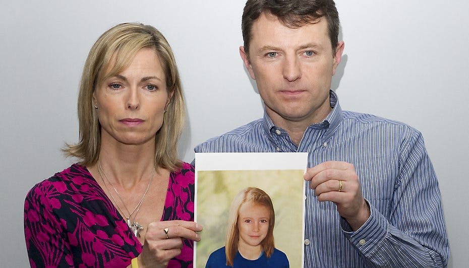 Maddies forældre Kate og Gerry McCann får dødstrusler. Her står parret med en fantomtegning, der viser, hvordan deres datter ville se ud i dag