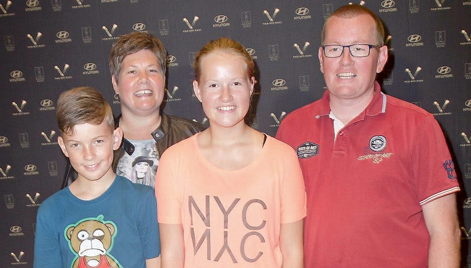 Emma fra "Årgang 0" havde taget familien med til "Vild med dans"