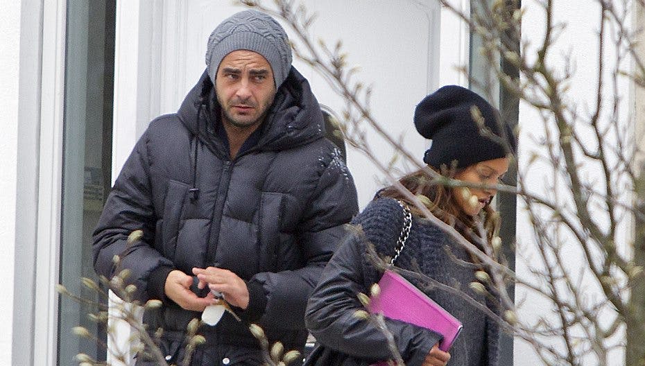 Efter det meget offentlige forhold til Frederik Fetterlein holdt Saseline i begyndelsen relationen  til Michael Dreyer hemmelig.