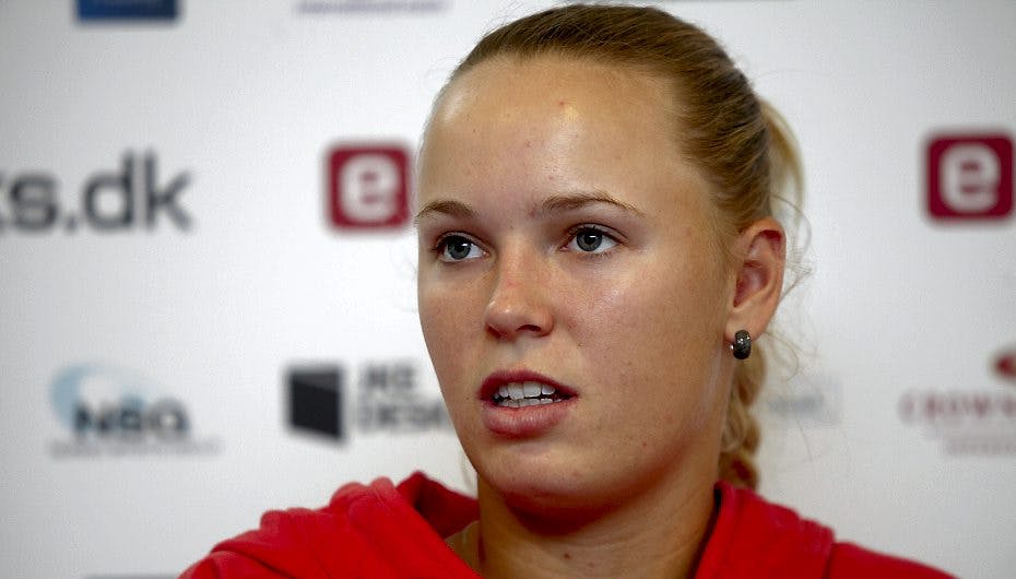 Caroline Wozniacki blev hevet meget tidligt ud af sengen.