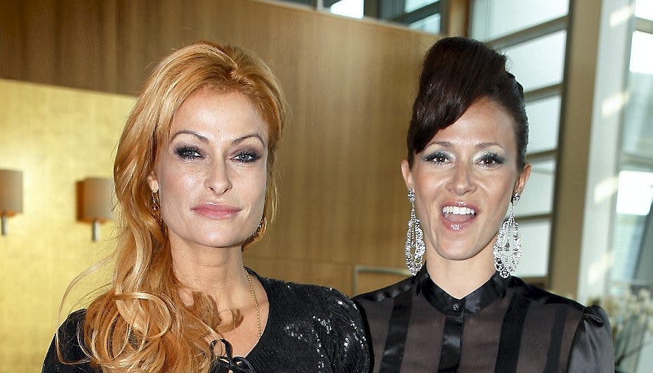 Rigmor Zobel og Sarah Zobel hoppede i små bikinier på fars 77-års fødselsdag