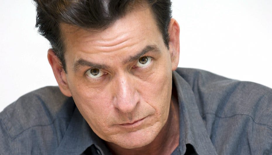 Charlie Sheen blev fyret fra sin rolle i ”Two and a Half Men” blandt andet grundet sit voldsomme stofmisbrug