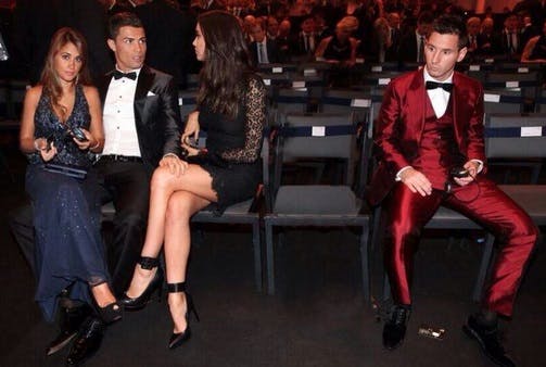Ronaldo i godt selskab - Messi ser misfornøjet ud