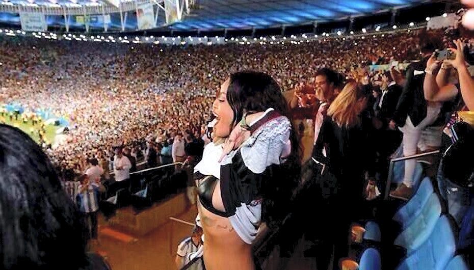 Rihanna var glad for den tyske sejr.