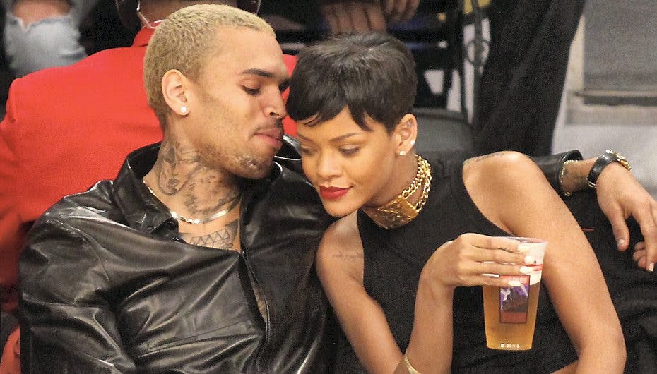 Der var masser af nærkontakt mellem Chris Brown og Rihanna, da de juledag var til basketkamp i LA.
