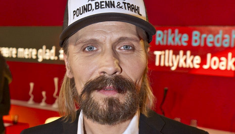 Det er ikke nemt for Steen Jørgensen at undvære sin nikotin under TV2's 'Voice'