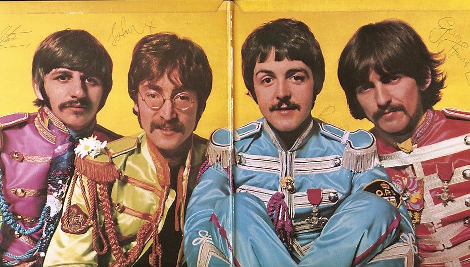 Her er et band, der havde "nogenlunde" succes i sidste århundrede. For de uvidende, så er manden i blåt Paul McCartney.