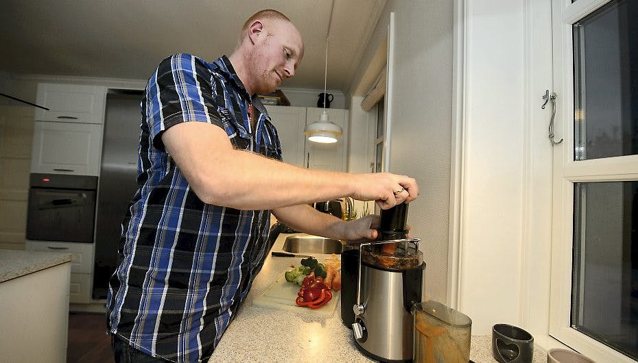 Palle har fået gang i juicemaskinene og drikker dagligt flere liter grønsagsjuice.