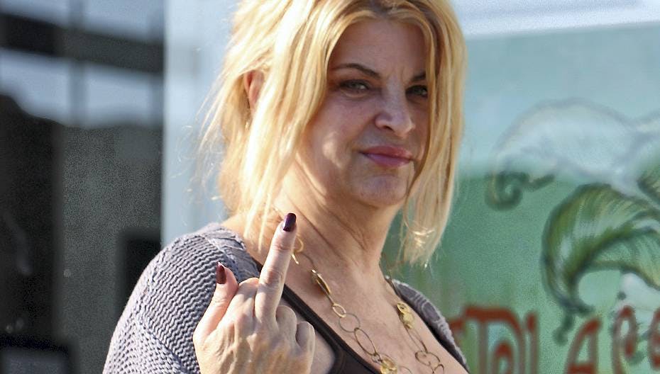 Skuespilleren Kirstie Alley har tilsyneladende ikke meget tilovers for fotografen i denne situation. Måske har han ikke fanget filmstjernen fra hendes bedste side