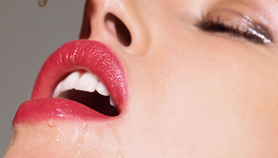 Sådan får du kæresten med op i de vildeste forlystelser. Se bare hende her