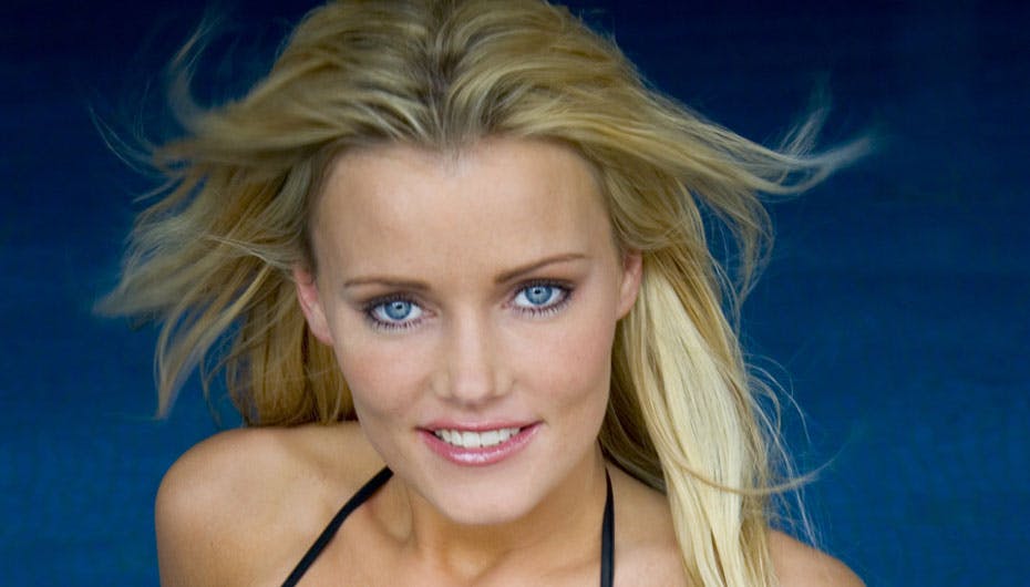 Den labre babe er blandt andet vild med dans, karate og motorcykler, fortæller hun på www.majamae.dk