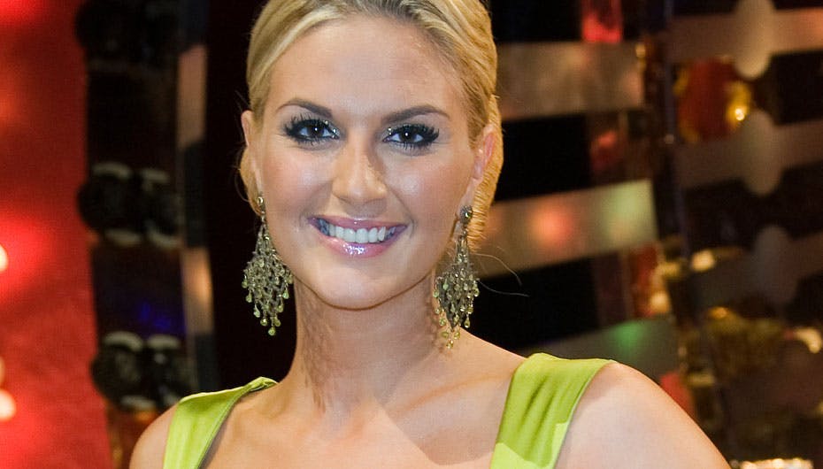 Lisa Lents glæder sig til at sende lange blikke efter Enrique Iglesias, som synger latino-rytmer i "Vild med dans"