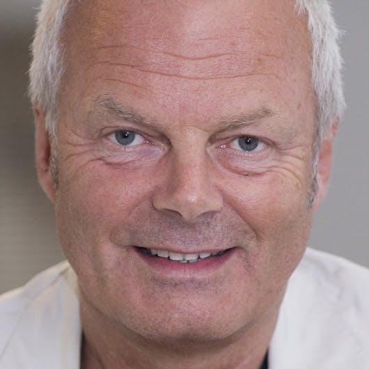 https://imgix.seoghoer.dk/media/se-og-hoer/2010/film-og-tv/september/jarlen-fri-fra-konenweb1-jpg.jpg