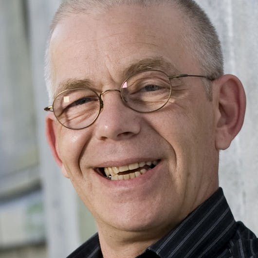 https://imgix.seoghoer.dk/media/se-og-hoer/2010/kendte-dk/april/jesholtso-forelsket1-jpg.jpg